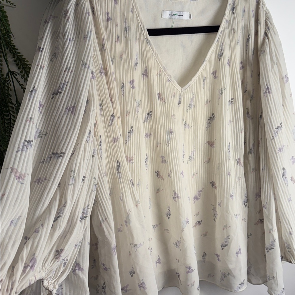 Avantlook Cream Floral Blouse